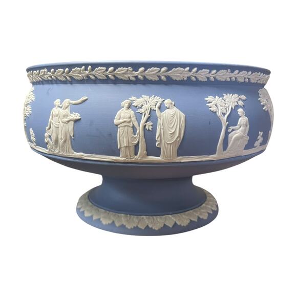 Wedgwood Footed Imperial Bowl Cream on Lavender (Pale Blue) Jasperware 8" Round - Picture 1 of 7